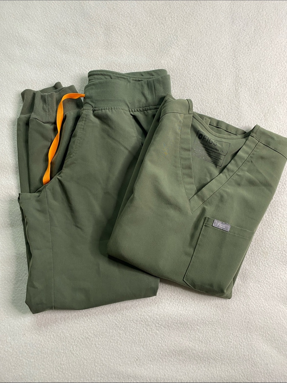 FIGS Scrubs Set. Woman’s Olive military Green. Both Size extra  SMALL XXS